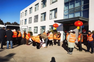 古天乐太阳集团城慰问“城市美容师”