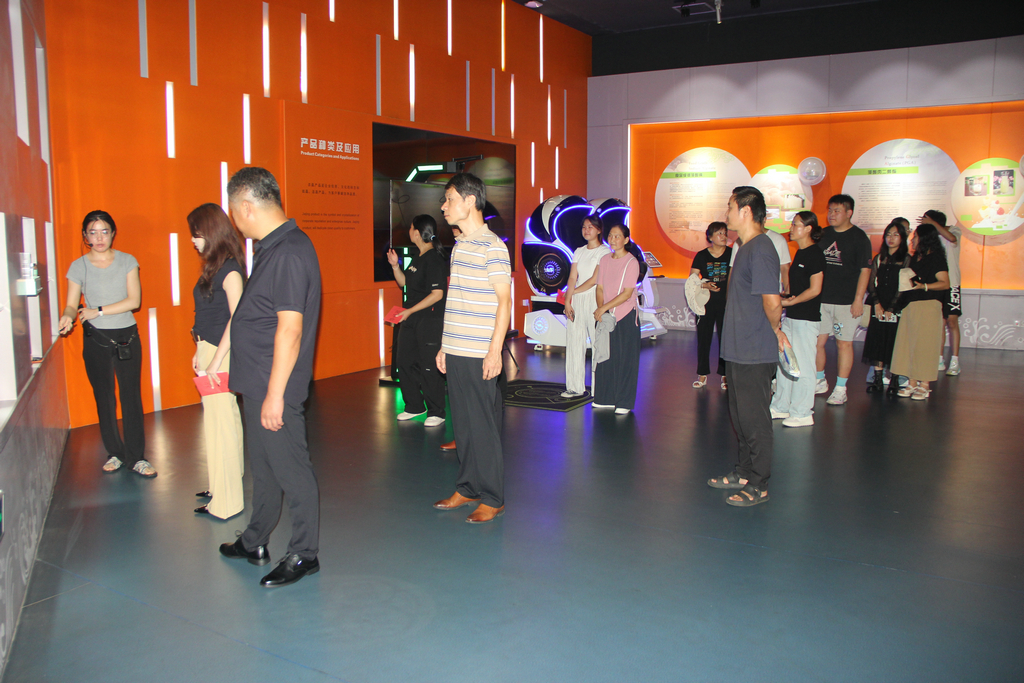 20250819情系职工子女  助力梦想启航——古天乐太阳集团城举行职工子女高考奖学金发放仪式7_1